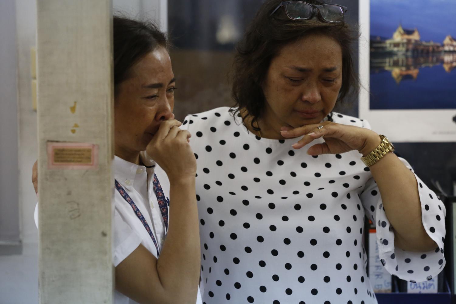 Staff of the Business Organisation of the Office of the Welfare Promotion Commission for Teachers and Educational Personnel cry after learning they have been laid off. photos by Pornprom Satrabhaya Staff of the Business Organisation of the Office of the Welfare Promotion Commission for Teachers and Educational Personnel cry after learning they have been laid off. photos by Pornprom Satrabhaya