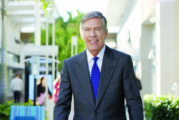 An Outlet King Thinks Online Shopping Is Overrated. Now He's Betting on It