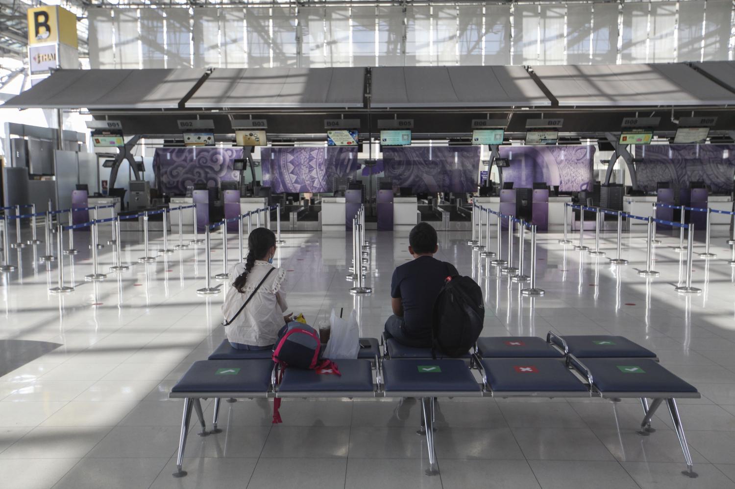 Suvarnabhumi airport has seen little traffic amid travel restrictions. The FPO predicts 6.8 million foreign tourist arrivals this year, down from 39.8 million in 2019. (photp by Arnun Chonmahatrakool)