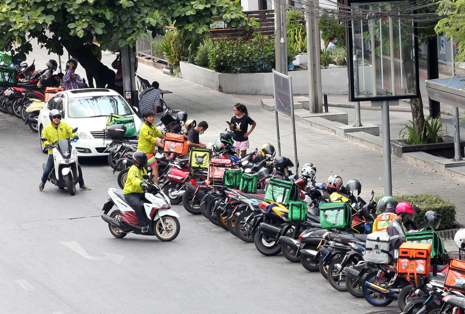 Food delivery bikes line up in the Siam Square area. The merger with Wongnai is expected to help Line Man compete with other regional players in food delivery. (photo by Arnun Chonmahatrakool)