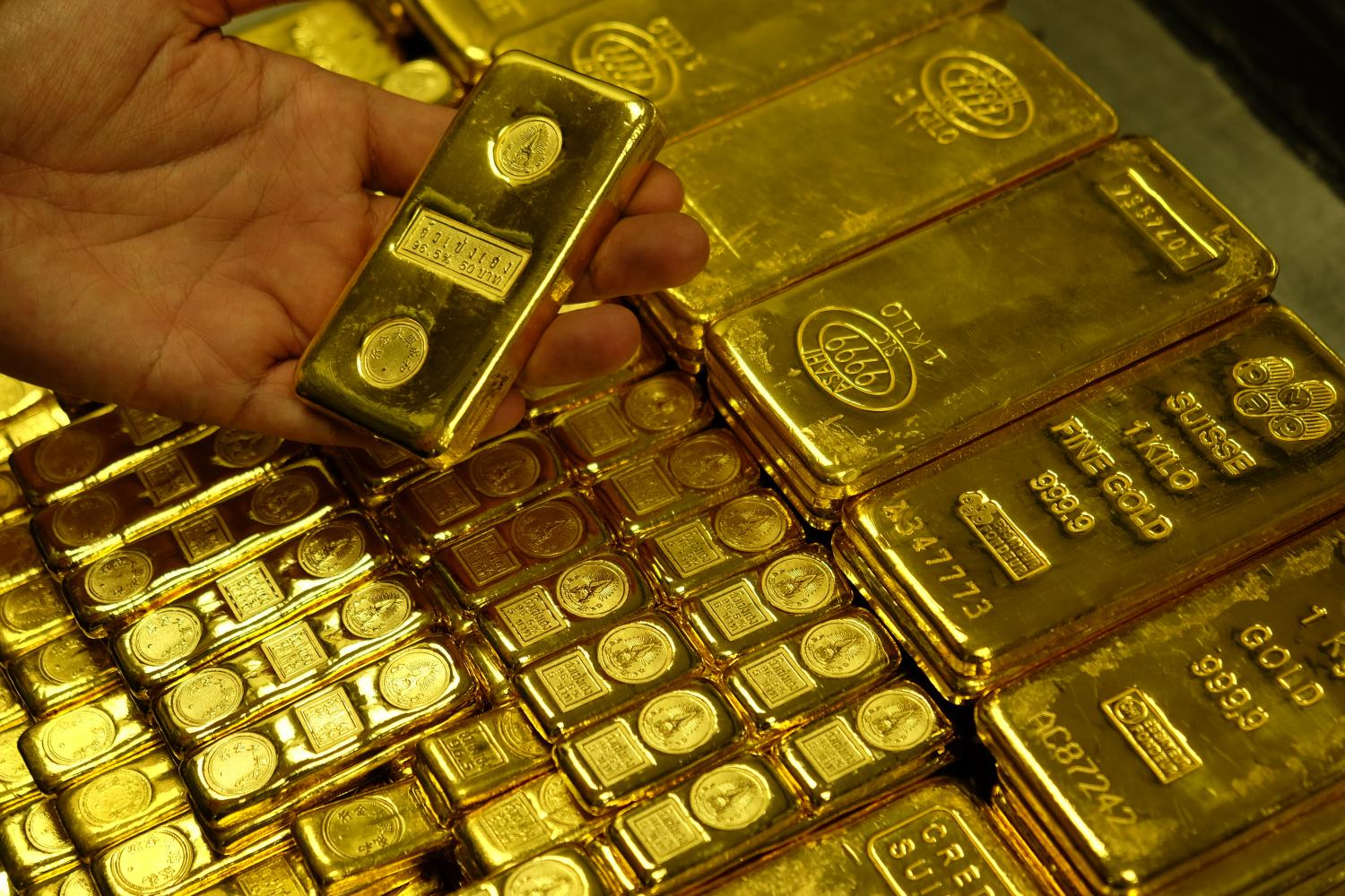 Gold Trading: How to Invest and Make a Profit - Rijal's Blog