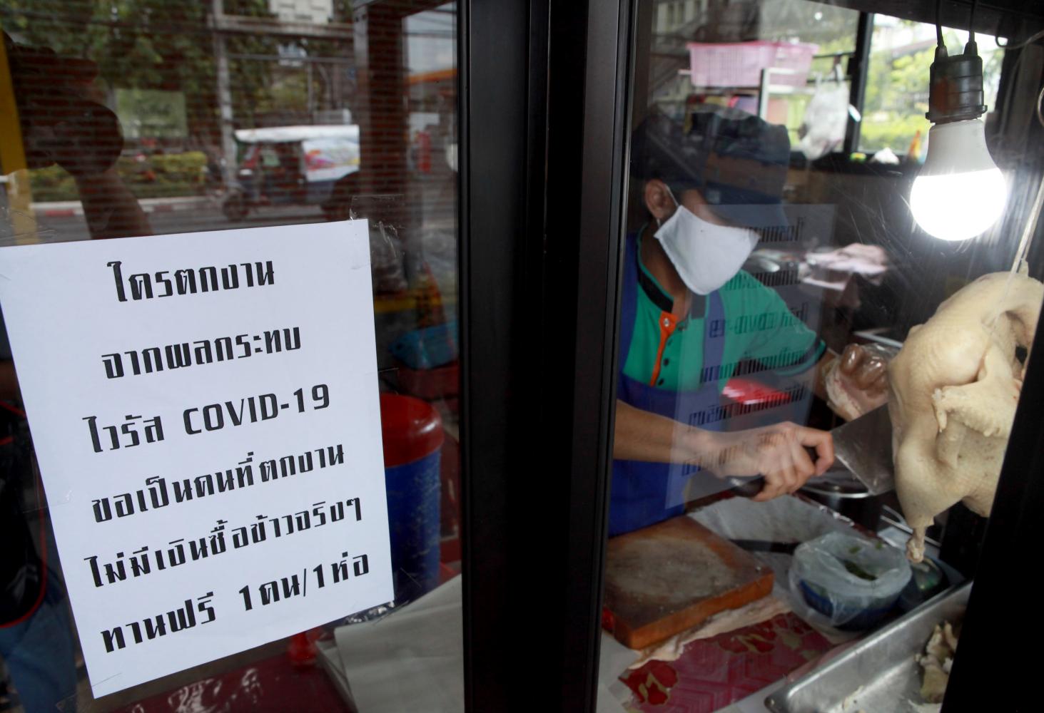 A chain restaurant offers free meals to those left jobless by the coronavirus pandemic. The FTI has announced an initiative to curb unemployment this year. (Photo by Arnun Chonmahatrakool)