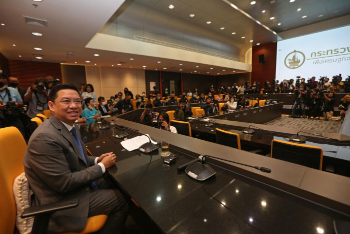 Facebook 'won't take legal action': DES