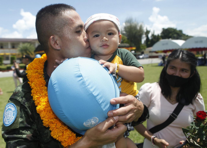 Peacekeepers get rousing send-off