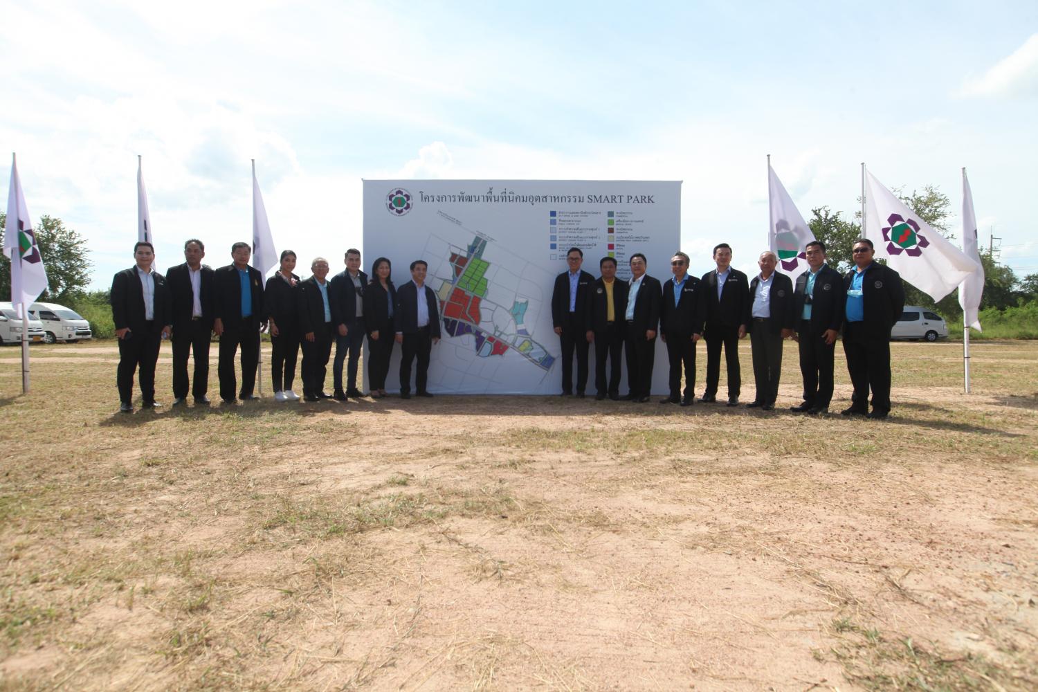 Mr Suriya, centre left, at the inauguration of Smart Park Industrial Estate. (Photo by Arnun Chonmahatrakool)