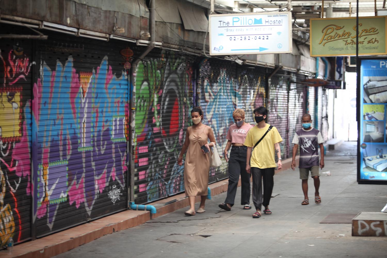 Khao San Road businesses were forced to close because of the Covid-19 pandemic, which damaged the business environment nationwide.Apichart Jinakul