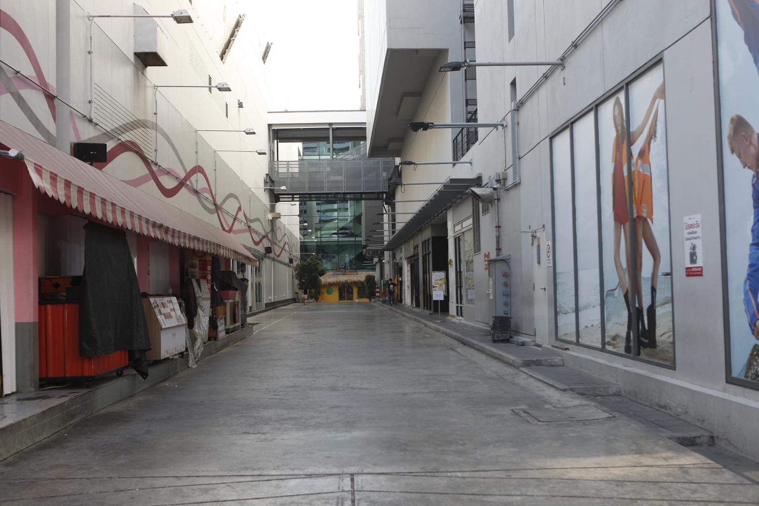 The gloomy atmosphere at Siam Square in central Bangkok on April 22 as the coronavirus outbreak slammed the local economy. (Photo by Nutthawat Wicheanbut)