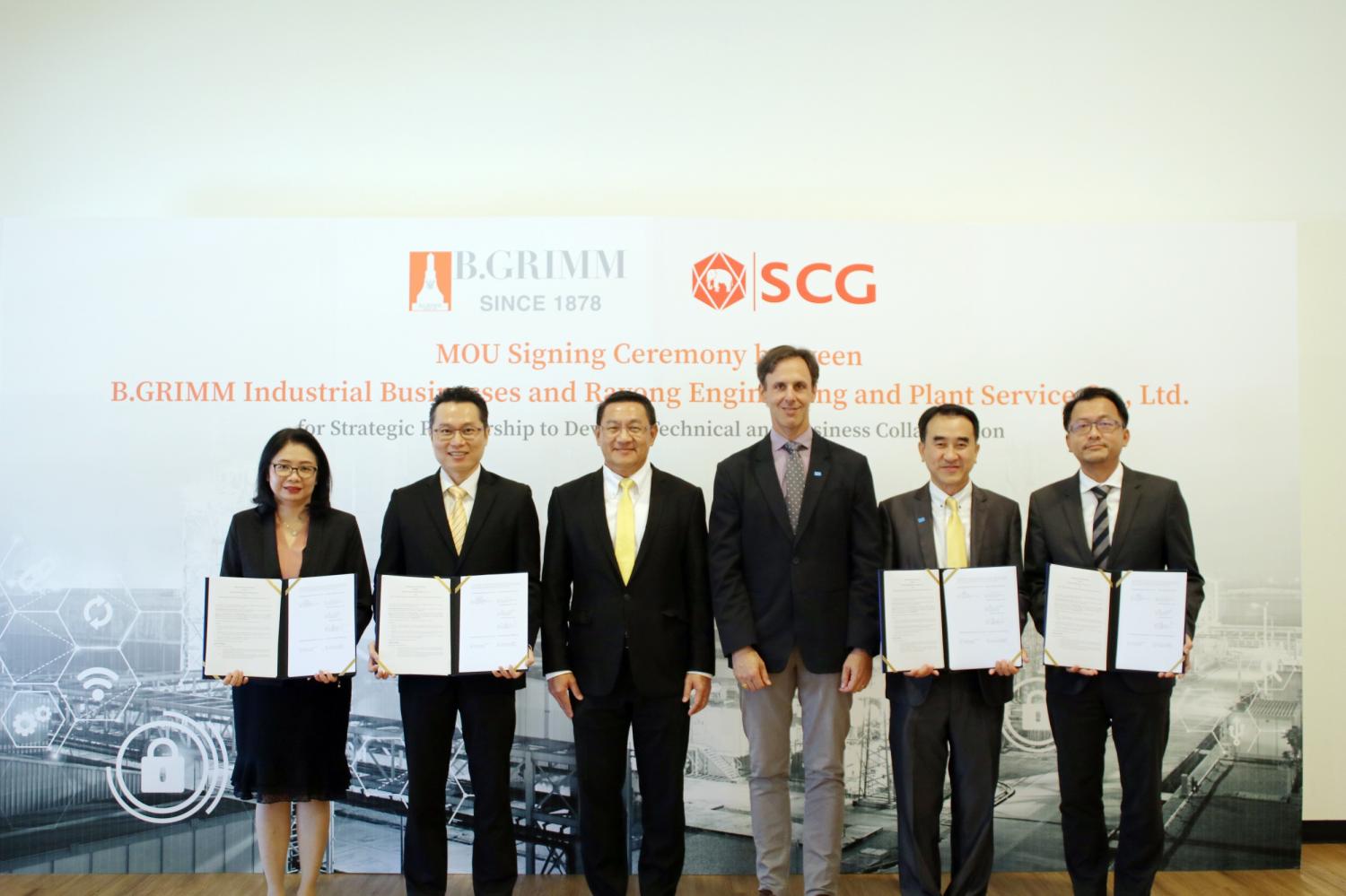 Mr Goetschmann, third right, and Mr Chokchai, second right, mark the B.Grimm-SCG cooperation signing ceremony. The two sides plan to offer cutting-edge industrial solutions.