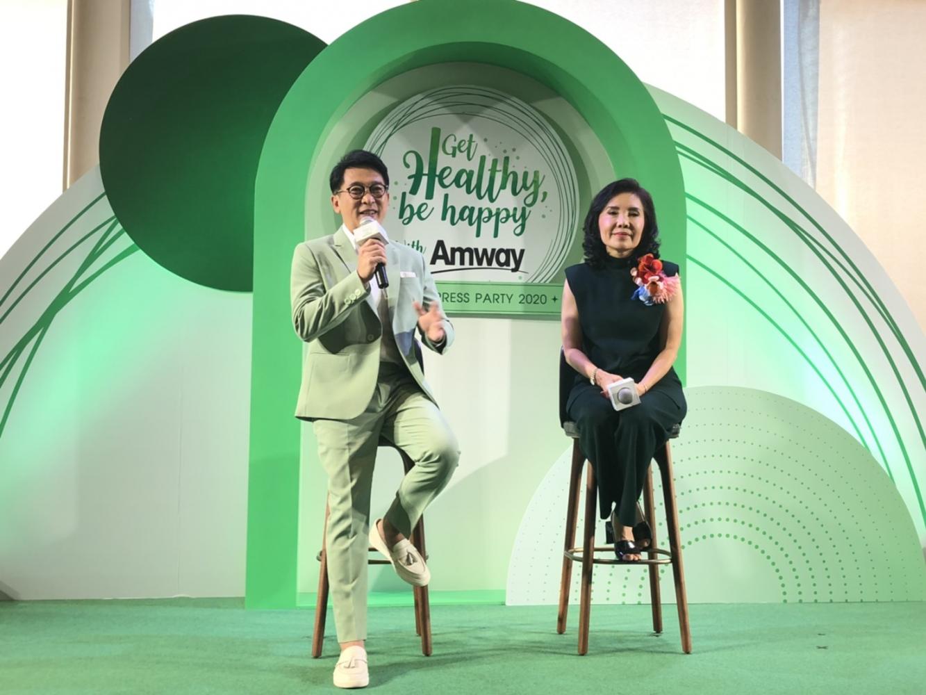 Kittawat Ritteerawee, managing director of Amway (left), and Ratana Channara, the company's marketing director, announce the business plan.