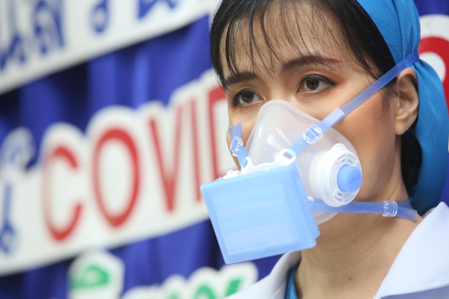 A nurse wears a silicone N99 mask produced by Navamindradhiraj University after it received funding from the National Research of Thailand for the fight against Covid-19. The masks were handed over to the Government Pharmaceutical Organisation and the Bangkok Metropolitan Administration.  (Photo by Pattarapong Chatpattarasill)