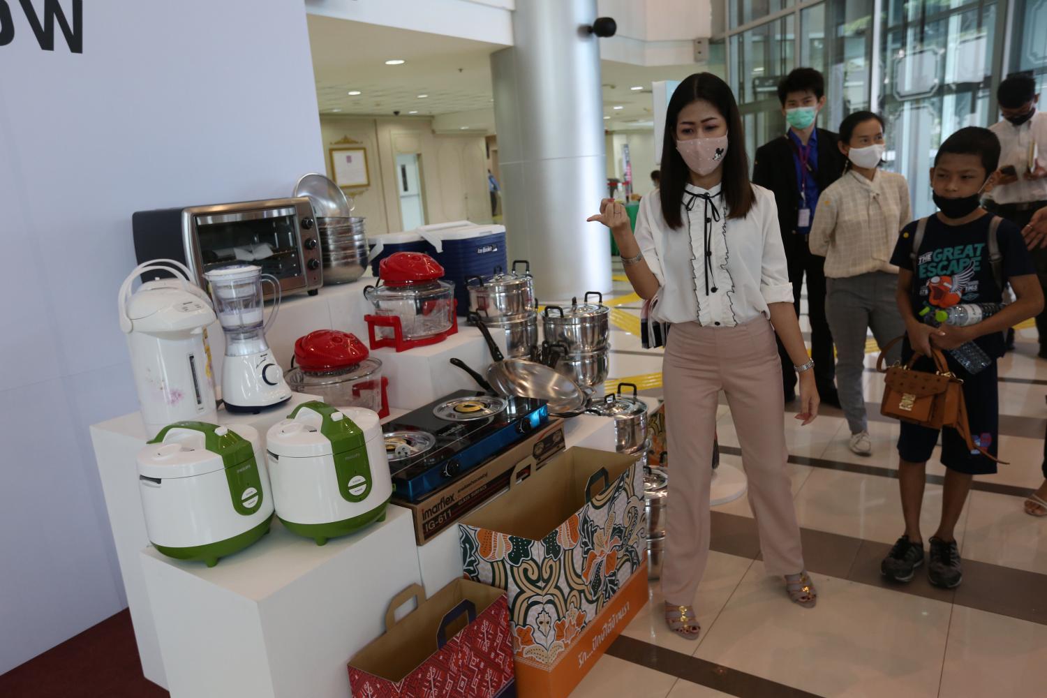 Kitchenware is put on display at the Ministry of Social Development and Human Security in Bangkok. The kitchen sets are being distributed to single mothers. (Photo by Varuth Hirunyatheb)