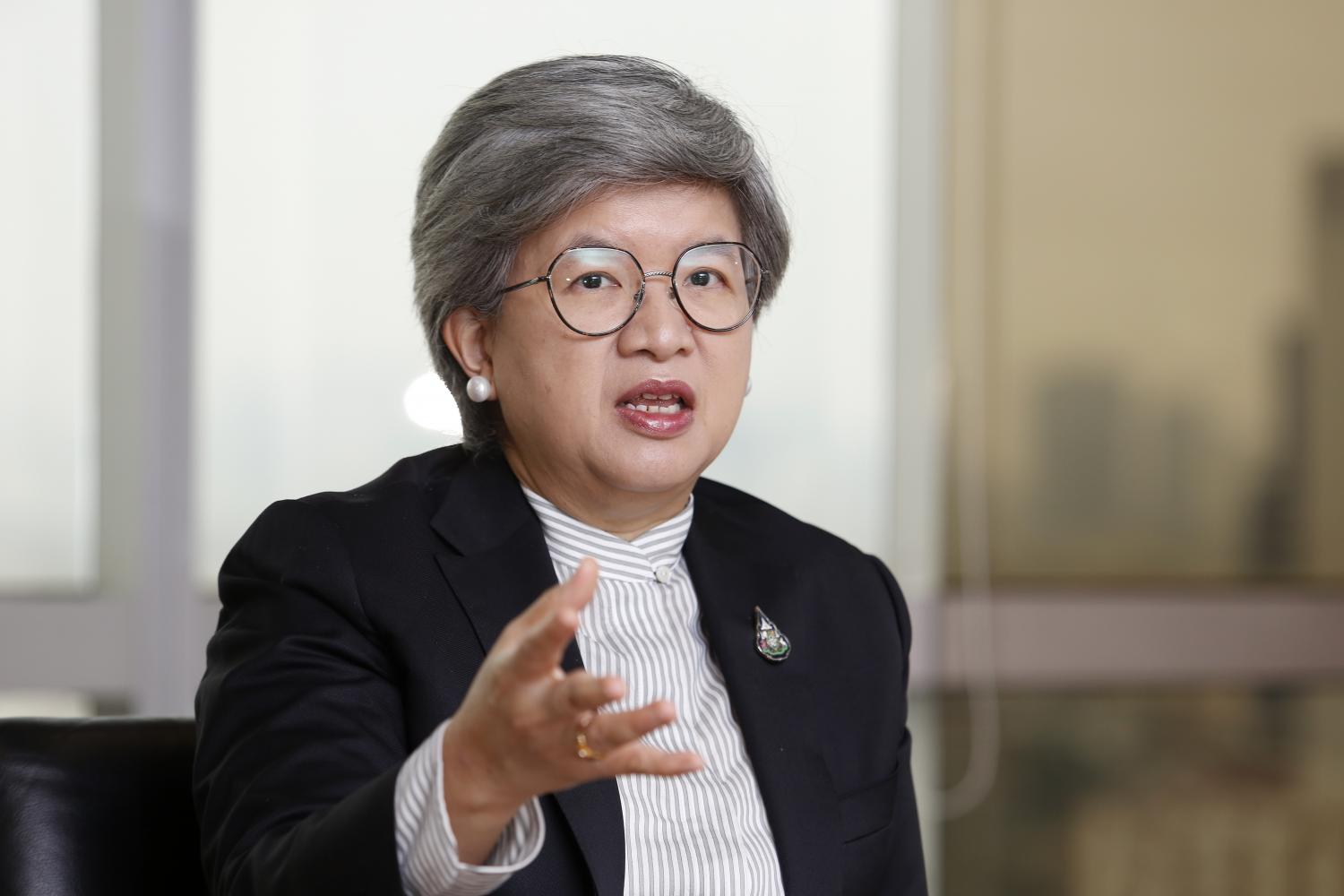 "The most important point is investors should have savings; they should not be borrowing money for investment." -- Ruenvadee Suwannamongkol, Secretary-general, SEC