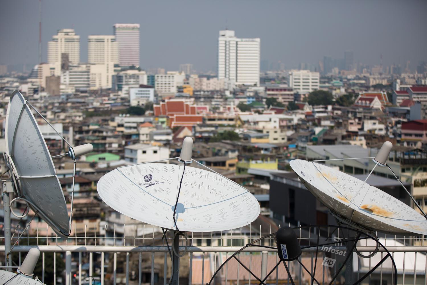 TV satellite dishes installed on a rooftop of a building in the Yaowarat area. SEKSAN ROJJANAMETAKUN TV satellite dishes installed on a rooftop of a building in the Yaowarat area. SEKSAN ROJJANAMETAKUN
