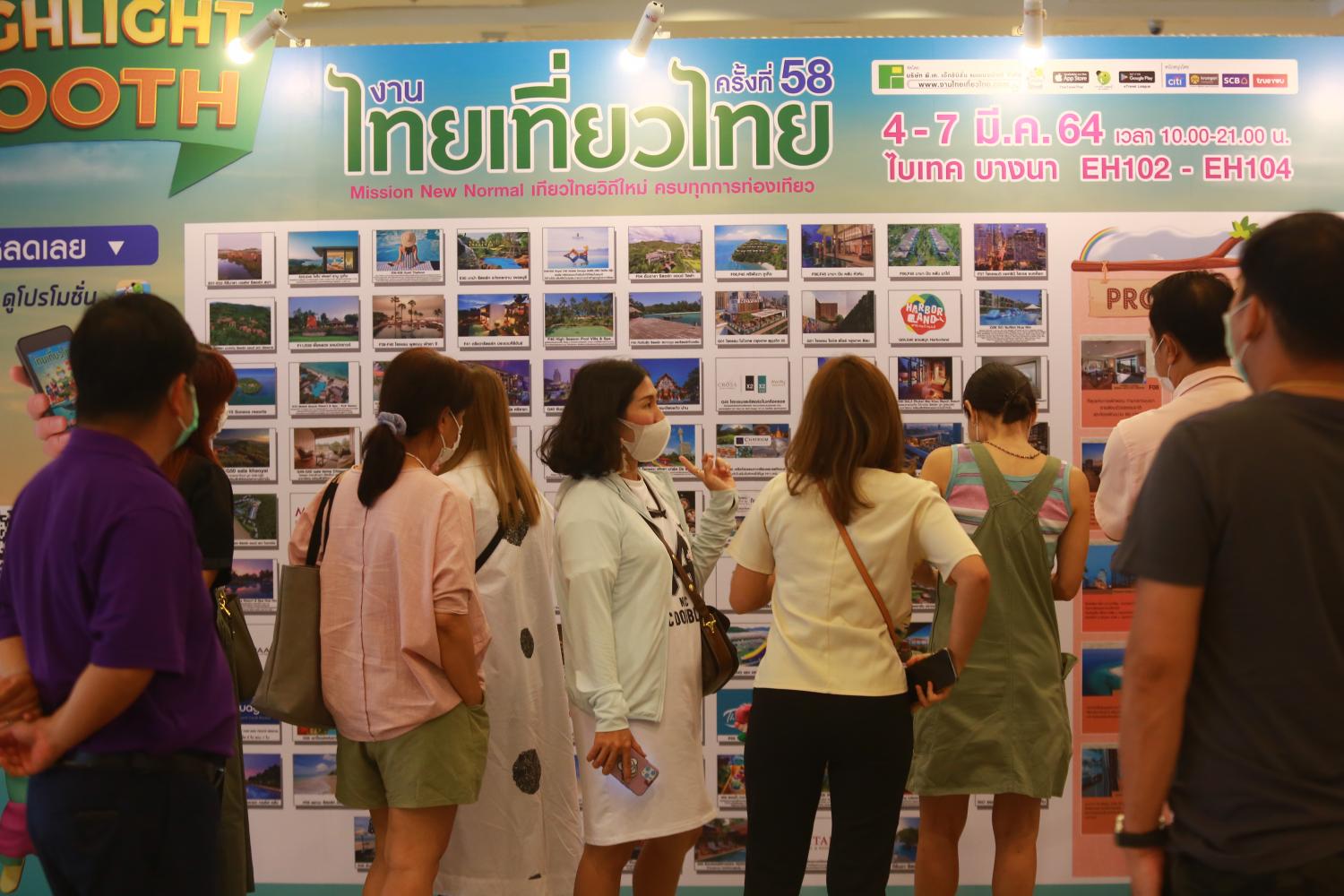 Visitors check out travel promotions at the 58th Thai Tiew Thai travel fair, which kicked off yesterday at Bitec Bangna. (Photo by Somchai Poomlard)