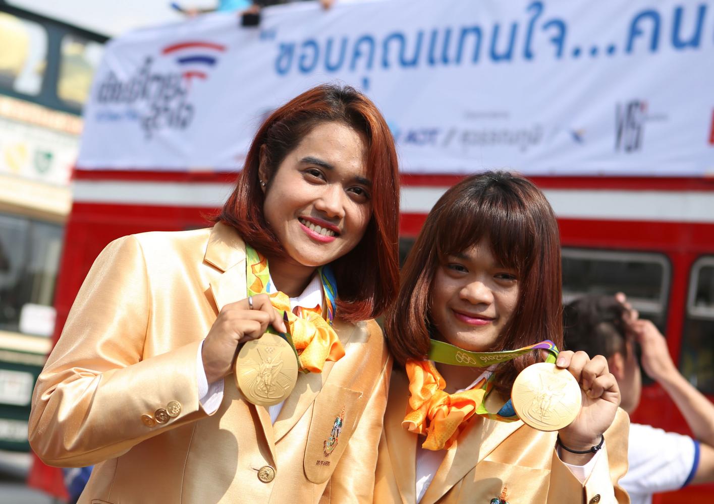 Sopita Tanasan, left, and Sukanya Srisurat with their 2016 Olympic gold medals. (Photo by Jiraporn Kuhakan)