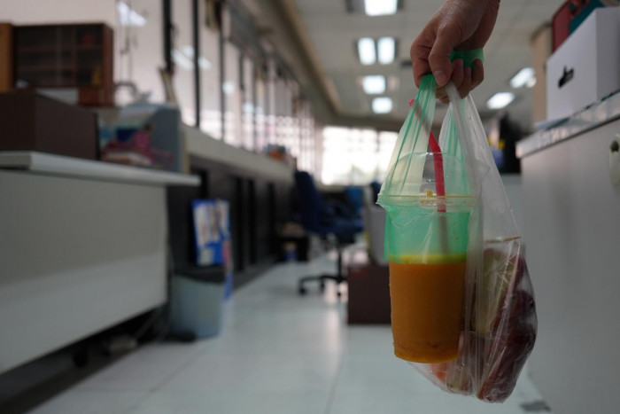 Despite consensus, plastic continues to pile up - Vimarsana News