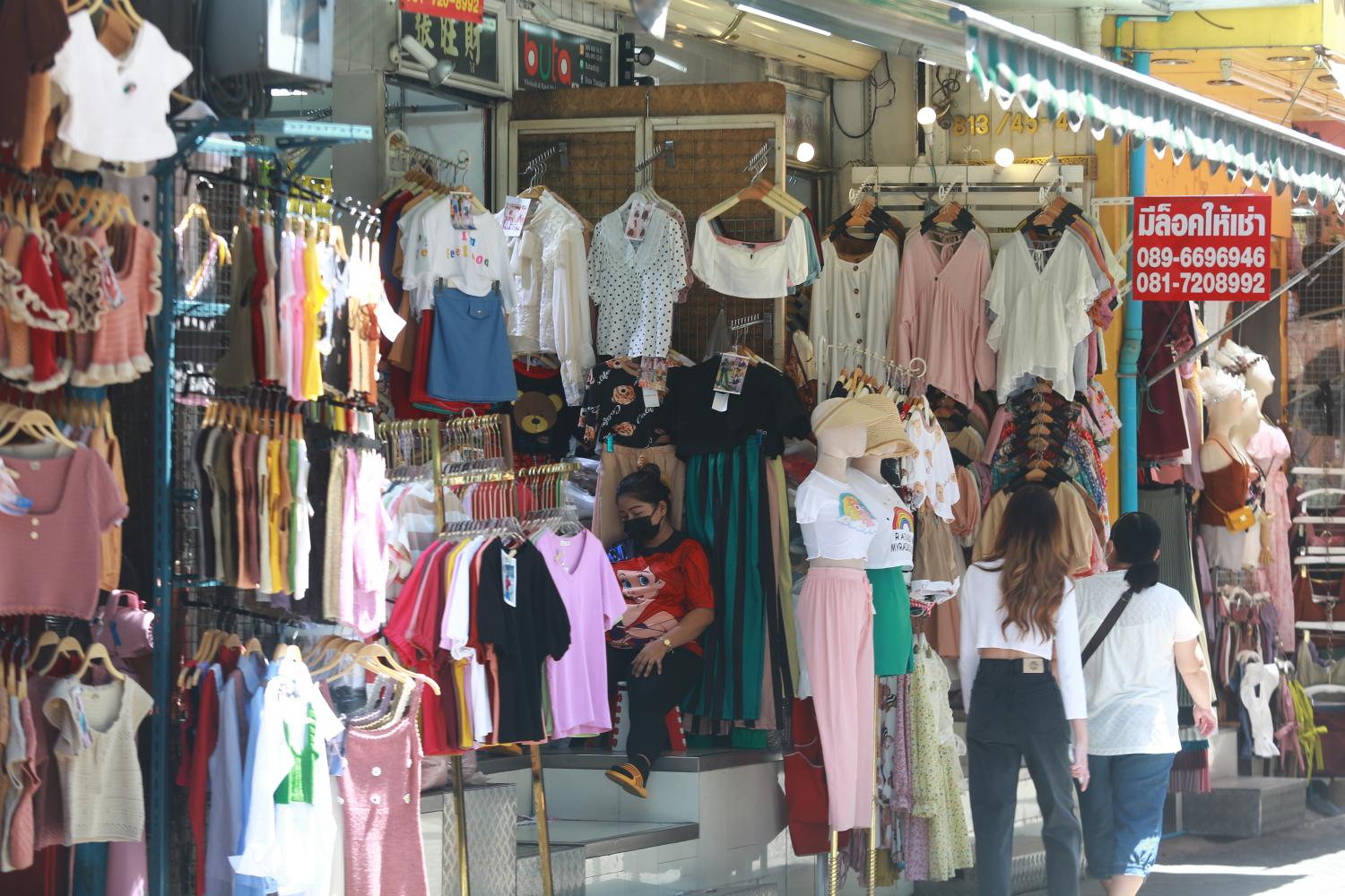 A vendor at Bangkok's Pratunam market sits idly during the third wave of Covid-19. (Photo: Somchai Poomlard)