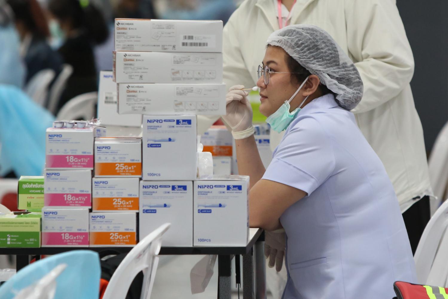 Frontline medical staff pour their hearts out