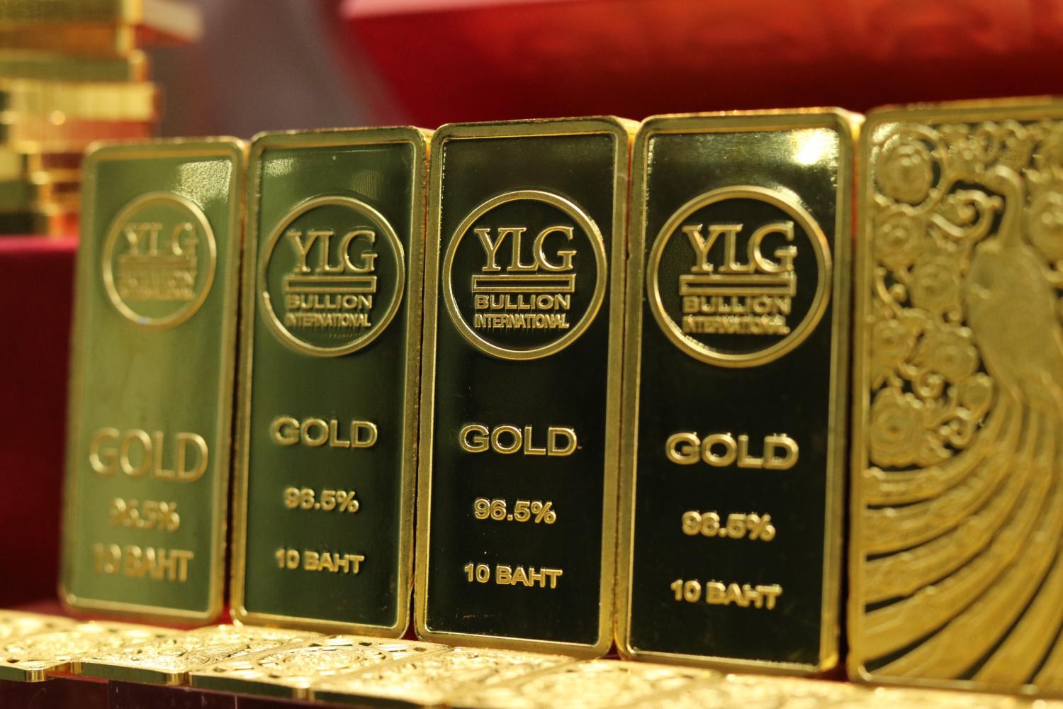 Gold prices surge 4% over Covid, baht fears