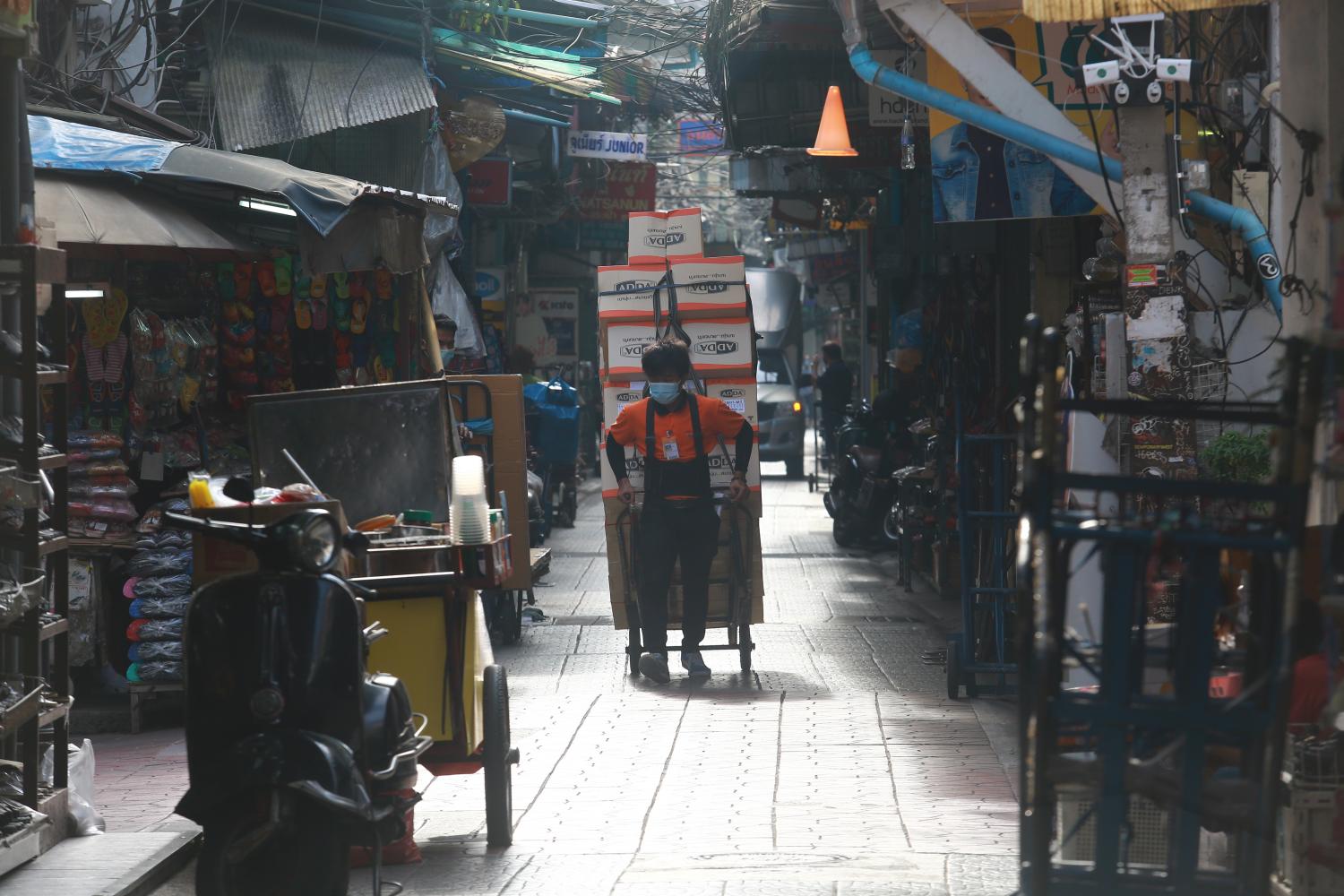 The atmosphere at Bangkok's Sampeng market remains quiet during the pandemic. (Photo:  Somchai Poomlard)