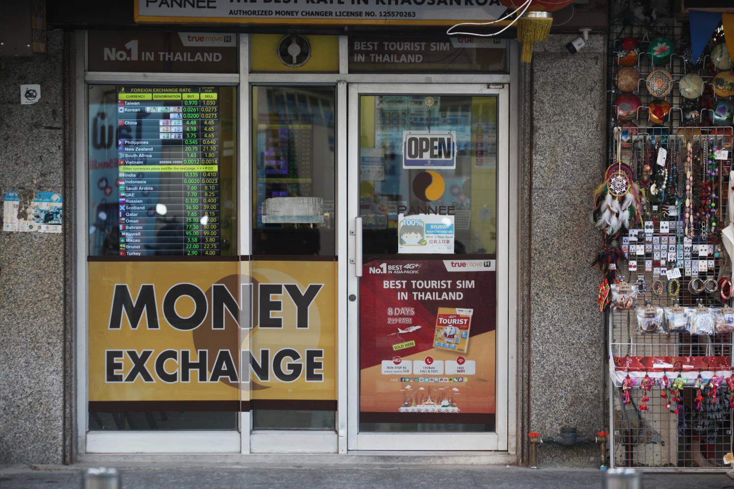 A forex kiosk on Khao San Road in Bangkok. The baht has plunged in the past two months. (Photo: Nutthawat Wicheanbut)