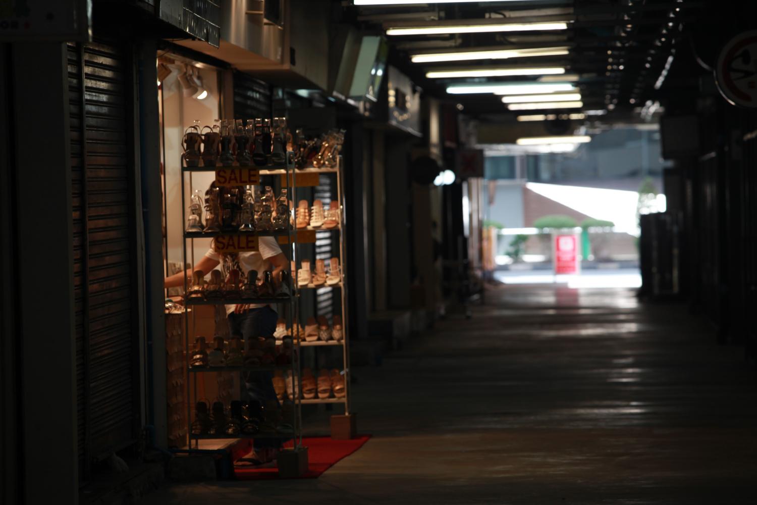 A desolate ambiance at Siam Square as shops are temporarily closed and traffic is sparse following the prolonged Covid-19 outbreak in the capital. (Photo: Apichart Jinakul)