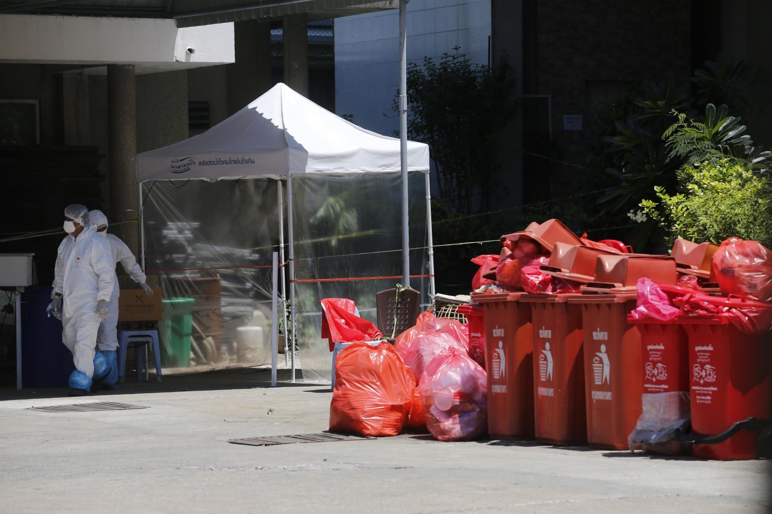 Infectious waste is disposed of in red garbage bins at Wat Saphan Covid-19 isolation centre. (Photo: Wichan Charoenkiatpakul)