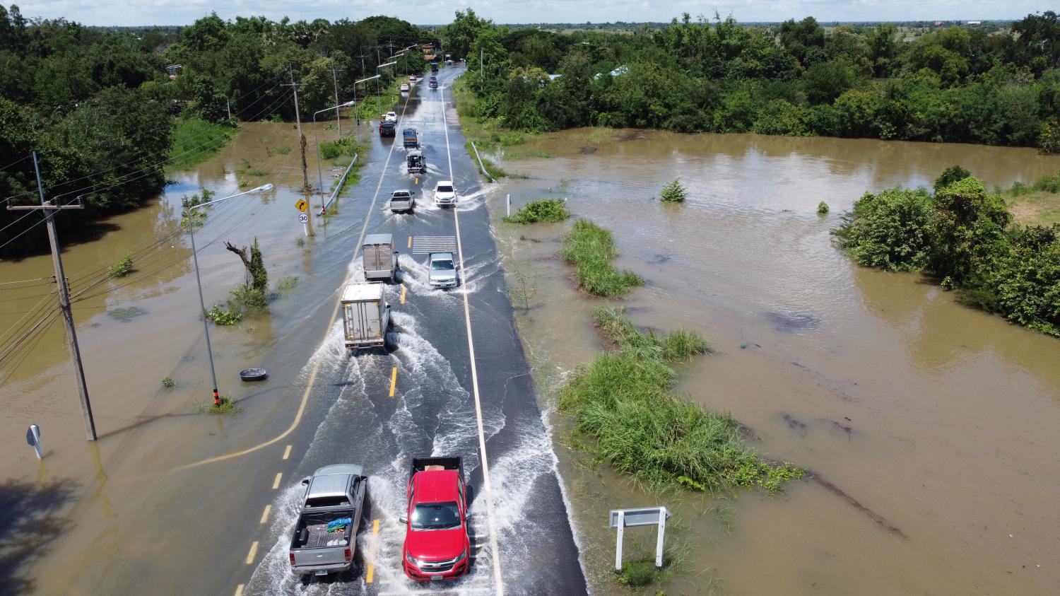 Six die as floods sweep through 30 provinces