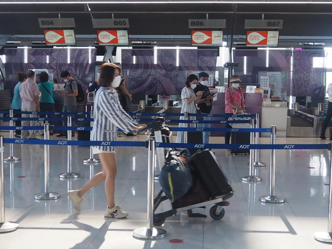 Local travellers at Suvarnabhumi airport on Friday following the relaxation of lockdown measures. (Photo: Dusida Worrachaddejchai)