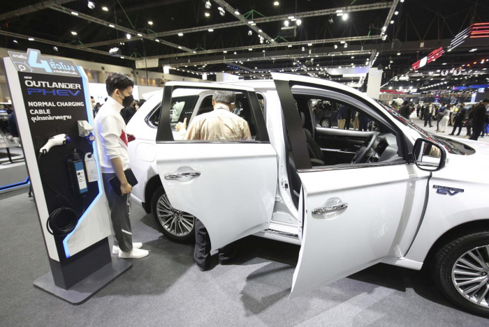 Lexus pushes Thai plug-in hybrids - Vimarsana News