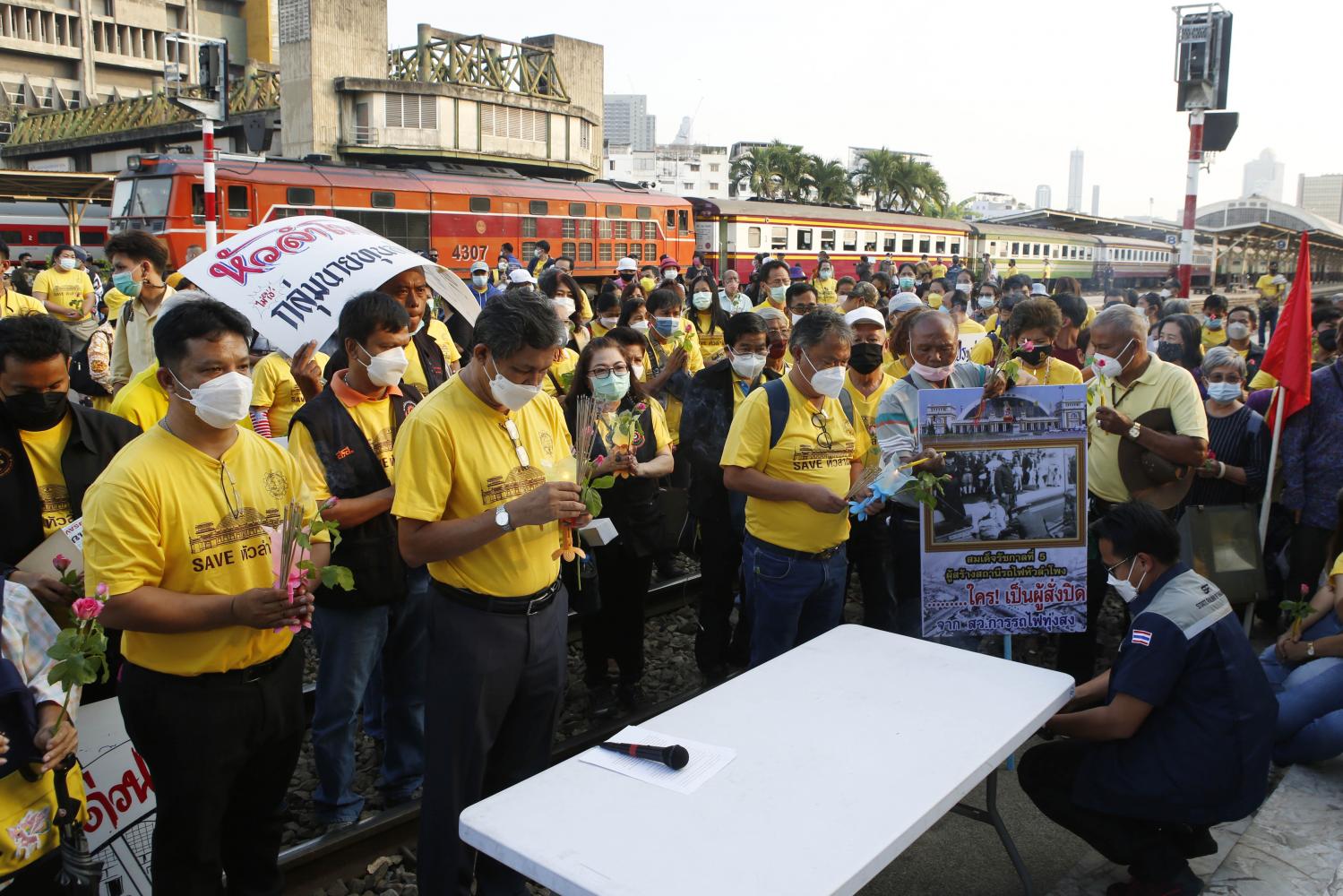 State Railway Workers' Union of Thailand (SRUT) members on Tuesday pray before attending a public forum to discuss the impact of the feared closure of Hua Lamphong Station which is to be replaced by Bang Sue Grand Station as the country's main rail hub. Apichit Jinakul