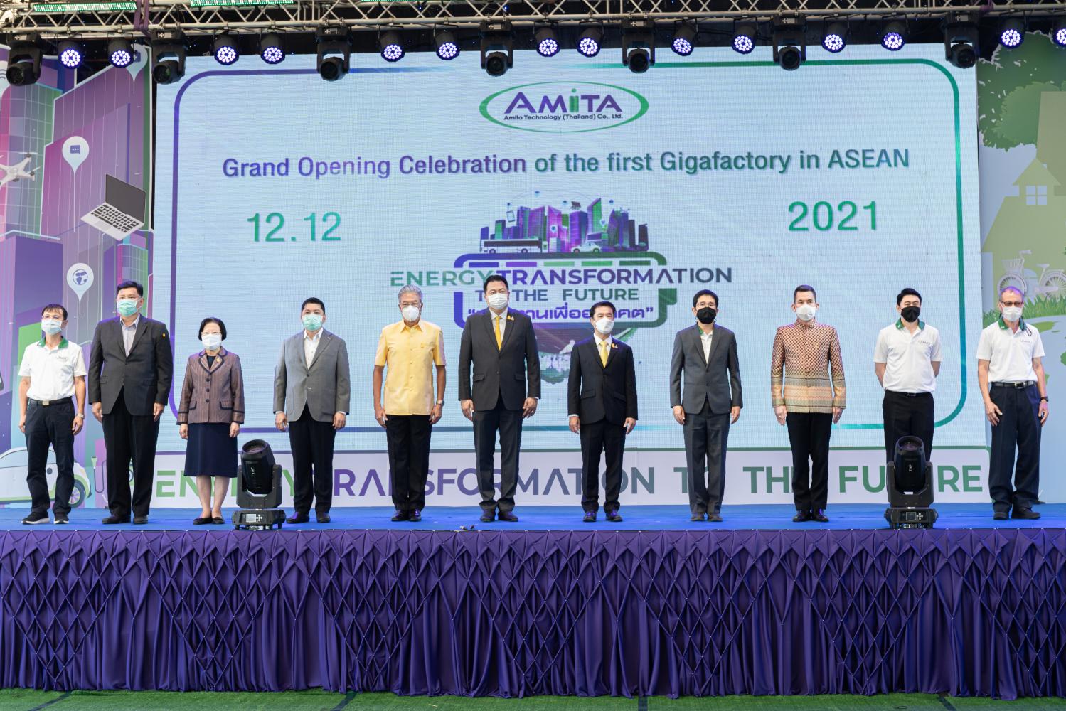 Industry Minister Suriya Jungrungreangkit (fifth from right), Labour Minister Suchart Chomklin (sixth from left) and Energy Absolute Plc (EA) chief executive officer Somphote Ahunai (fourth from right), pose for a group photo at the opening ceremony of EA's battery and energy storage system (ESS) production facility.