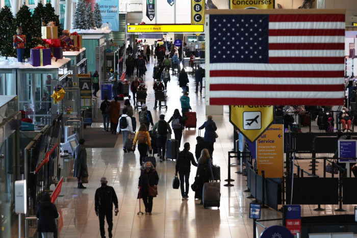 Omicron Starts to Slow U.S. Economy as Consumer Spending Flags - Vimarsana News