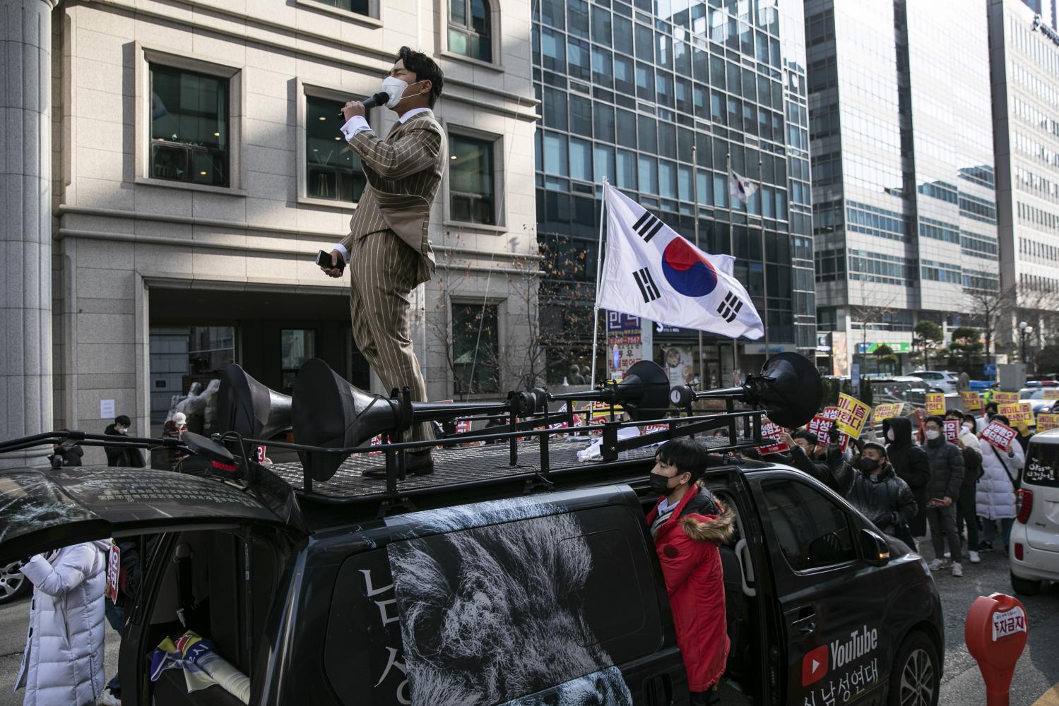 'Out with man haters', cry Korean anti-feminists