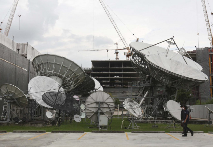Talks aim for solution to stalled orbital slots