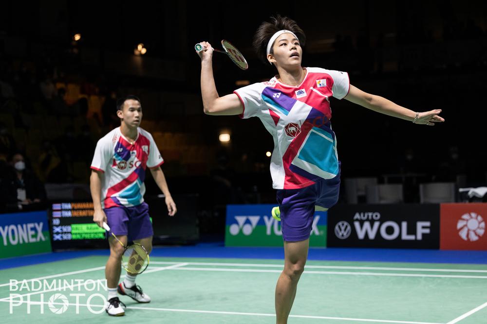 Dechapol Puavaranukroh, left, and Sapsiree Taerattanachai in action. (Badminton Photo)