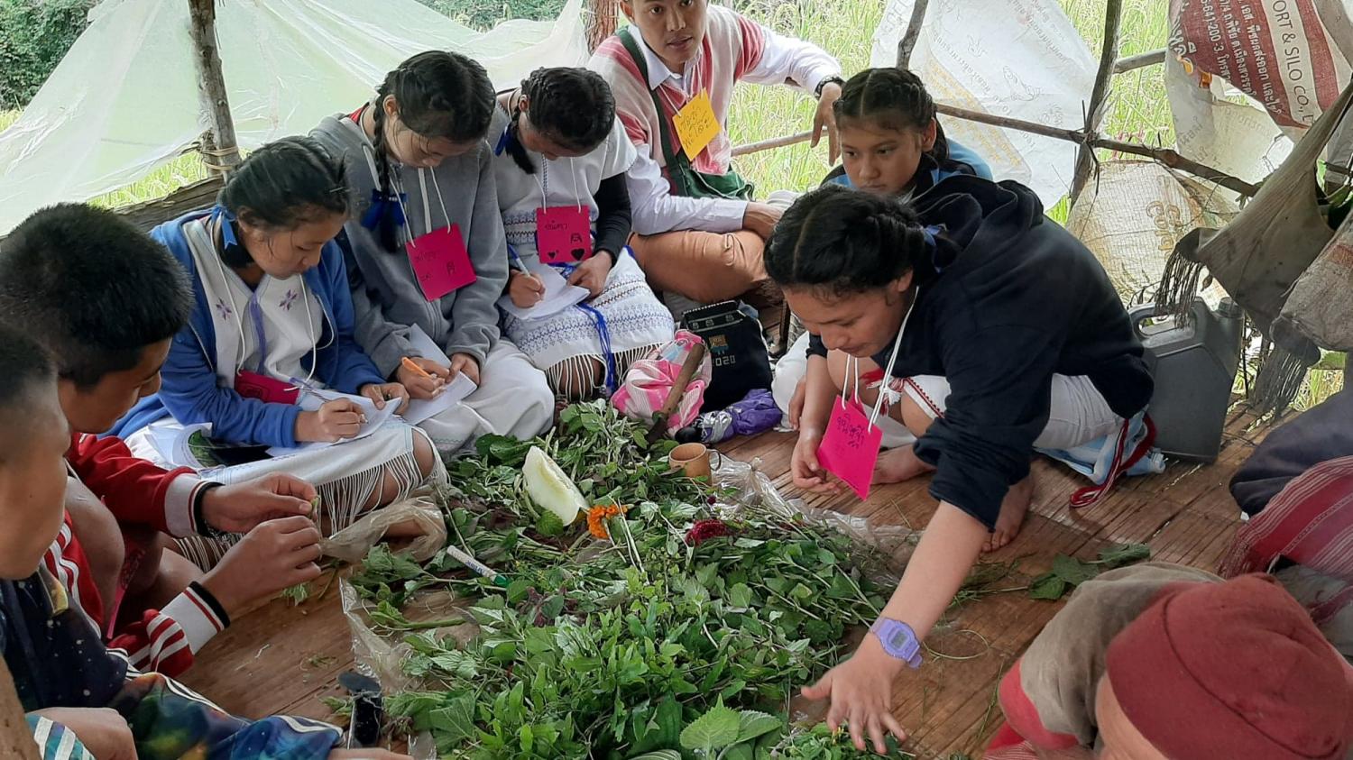 Keeping today's youth interested in local wisdom through fun group activities. Courtesy of Nutdanai Trakansuphakon