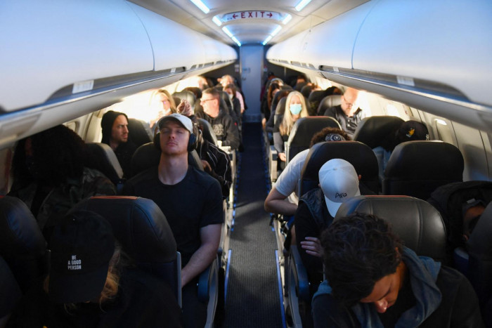 Airlines Weigh Mask Rules After U.S. Flights Drop Mandate - Vimarsana News