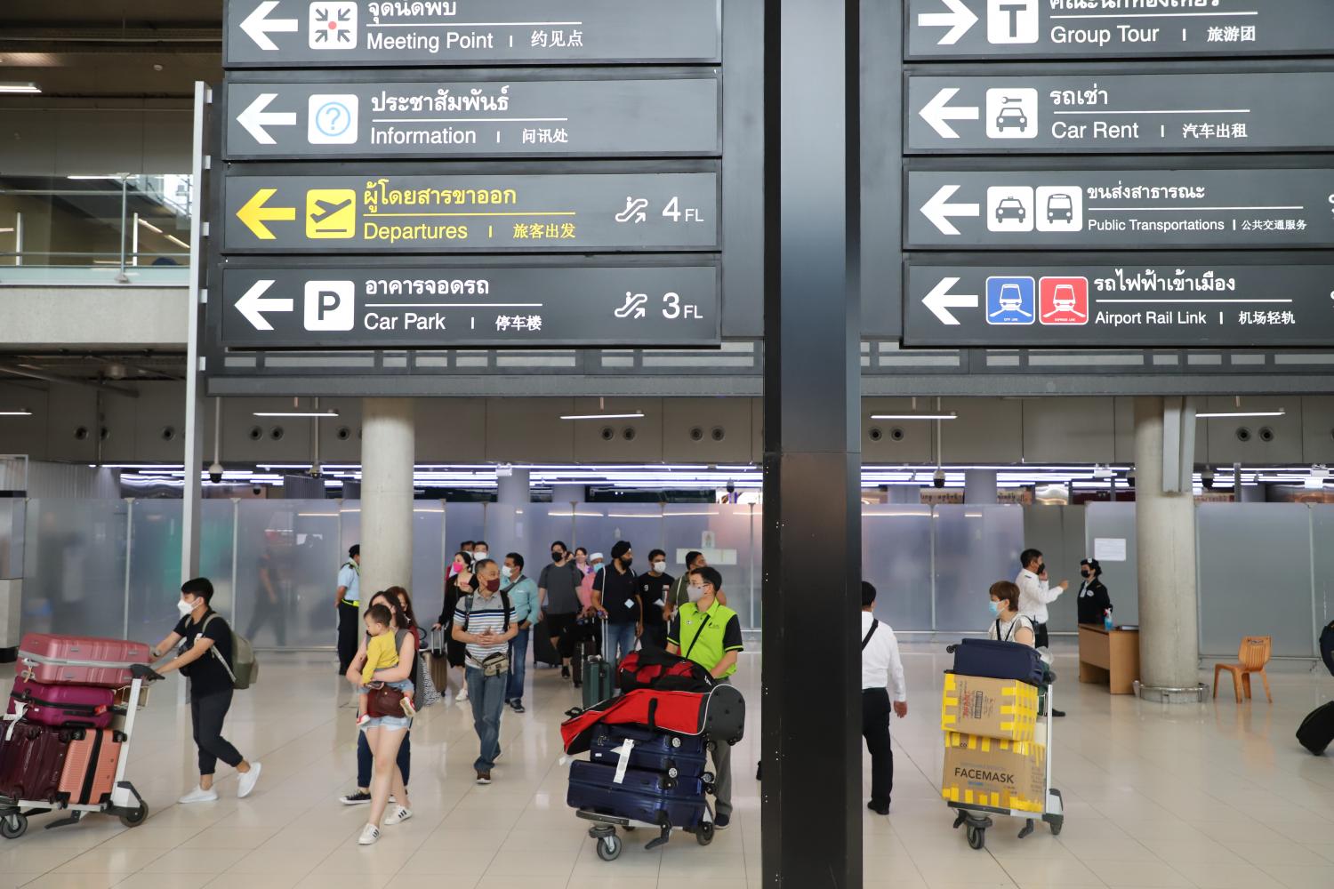 Arrivals at Suvarnabhumi airport on May 1, the first day since pandemic rules began without an RT-PCR test requirement for vaccinated travellers. (Photo: Wichan Charoenkiatpakul)