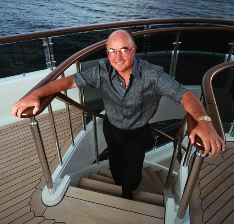 Billionaire sails in for Samui break