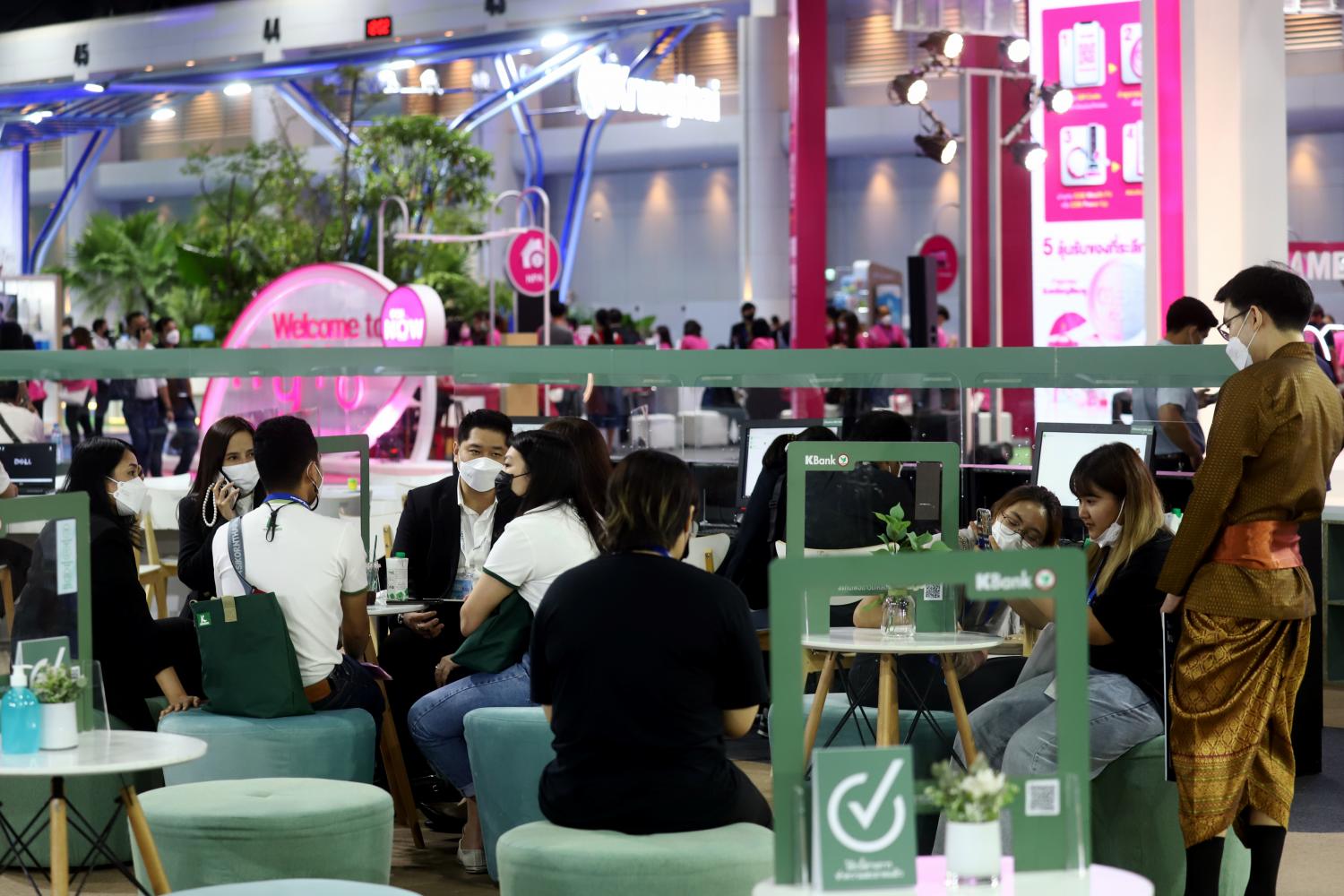 People discuss financial deals at a KBank booth at Money Expo 2022, which was held May 12-15 at Impact Muang Thong Thani. (Photo: Nutthawat Wicheanbut)