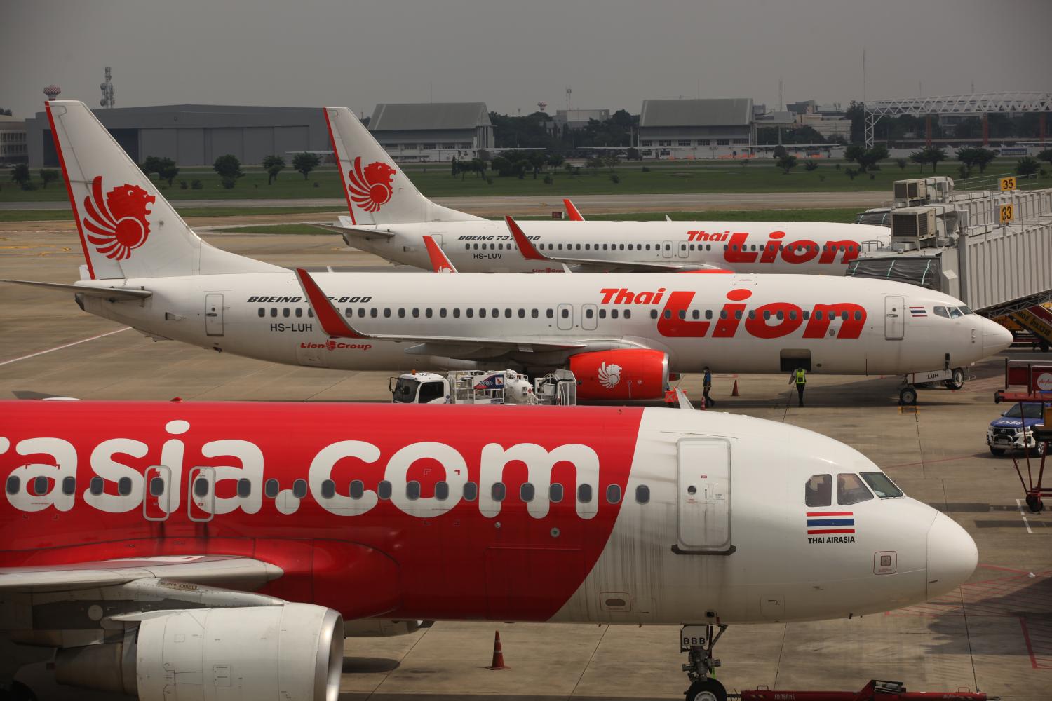 Thai AirAsia and Thai Lion Air jets are parked at Don Mueang airport. (Photo: Pattarapong Chatpattarasill)