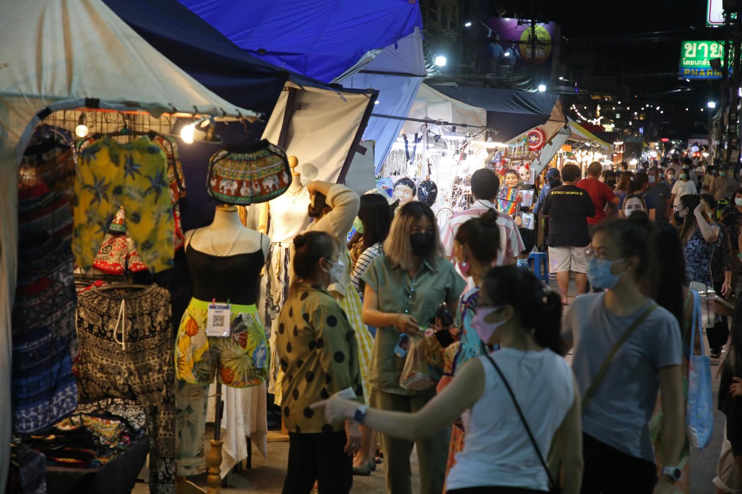 Tourists and locals shop at Cicada market in Hua Hin on May 14. (Photo: Varuth Hirunyatheb)