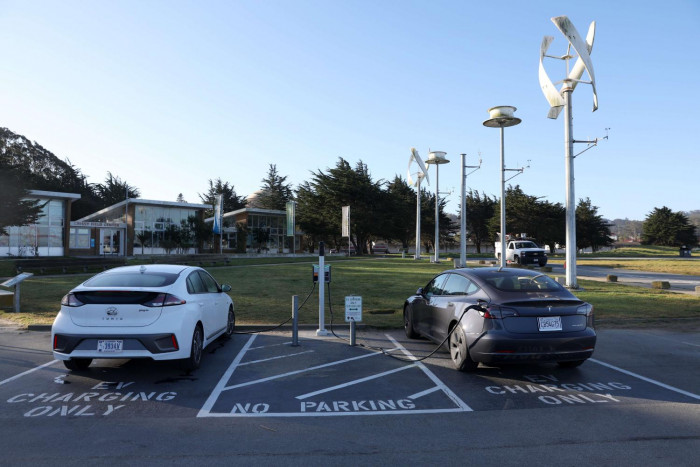 While electric vehicles proliferate, charging stations lag behind - Vimarsana News