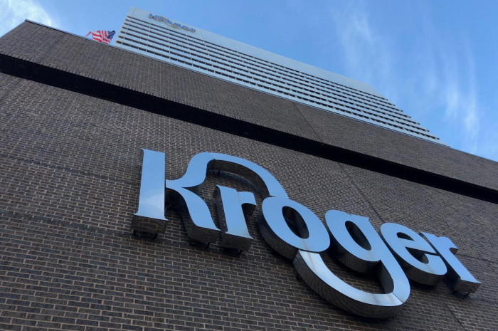 Icahn Drops Proxy Fight Over Pig Treatment at Kroger - Vimarsana News