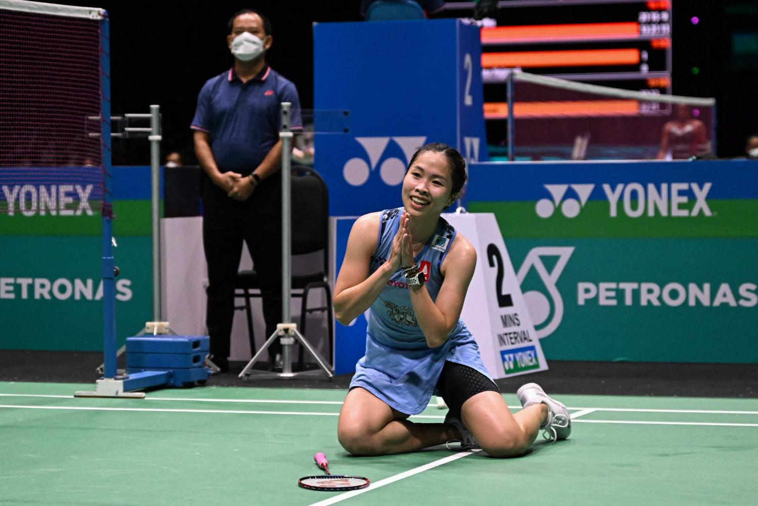 Ratchanok Intanon celebrates after defeating China's Han Yue in the women's singles quarter-finals at the Malaysia Open on Friday. (AFP photo)