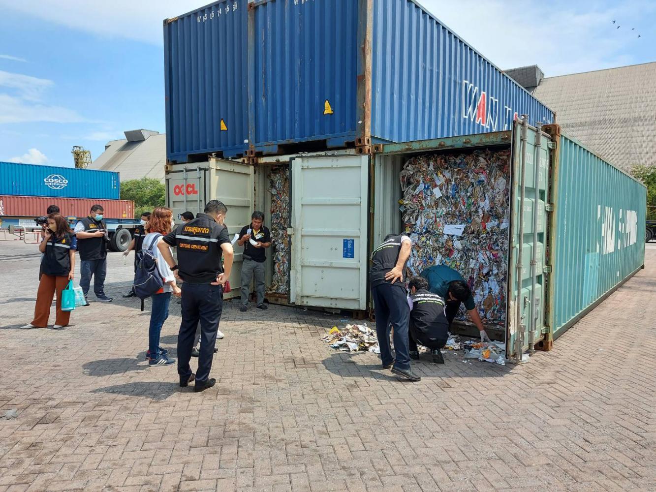 Officers of the Pollution Control Department and the Customs Department inspect five containers that stored 130 tonnes of illegal waste on Thursday at the Customs office in Laem Chabang port in Chon Buri. (Photo: Customs Department)