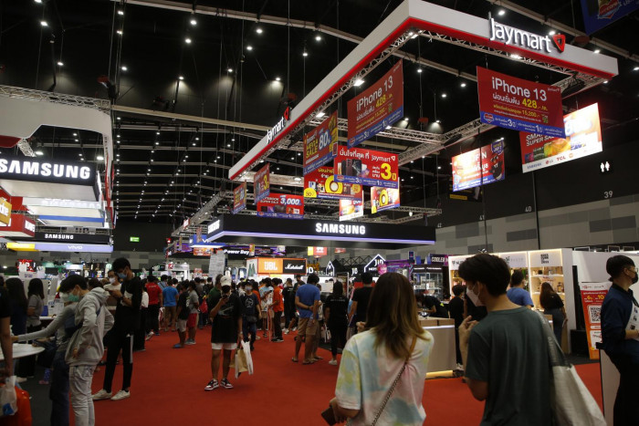 Smartphone sales set to struggle in 2022 - Vimarsana News