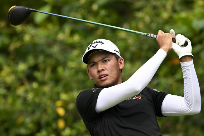 Phachara, Green share Singapore lead