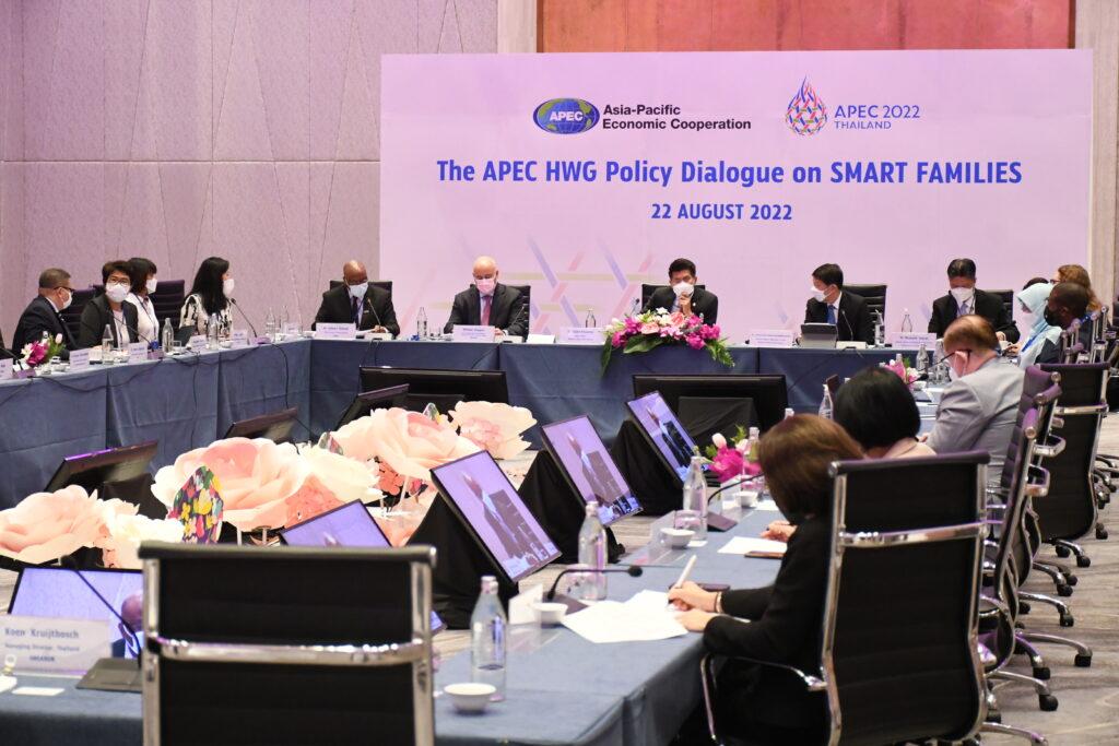 A discussion on the effect of low birth rates on the labour sector and economies at Apec Health Week, which kicked off yesterday. PUBLIC HEALTH MINISTRY photo